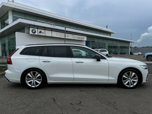 2018 Volvo V60 II, белый - вид 3