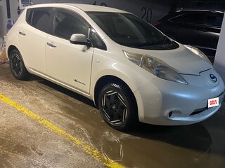 2013 Nissan Leaf I (ZE0/AZE0), чёрный, 1550000 рублей, вид 3