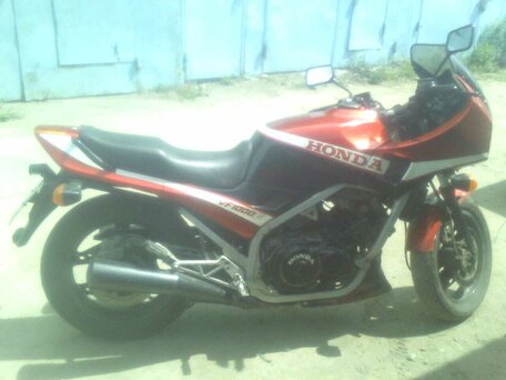 1984 Honda VF 1000, красный, 250000 рублей, вид 2
