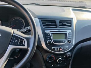 2014 Hyundai Solaris I, белый, 750000 рублей, вид 4