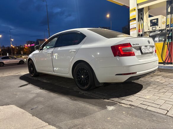 2019 Skoda Octavia III (A7) Рестайлинг, белый, 2100000 рублей - вид 1