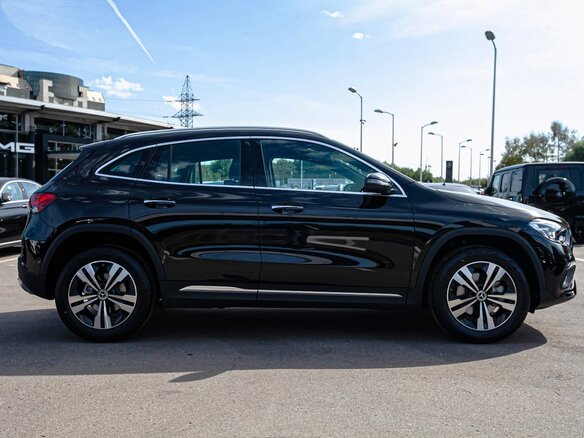 2020 Mercedes-Benz GLA 200 II (H247), чёрный - вид 3