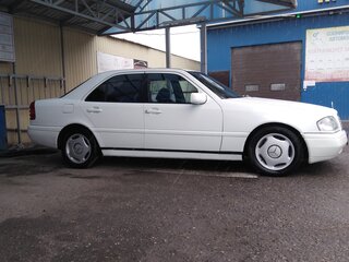 1995 Mercedes-Benz C-Класс 180 I (W202), белый, 700000 рублей, вид 2