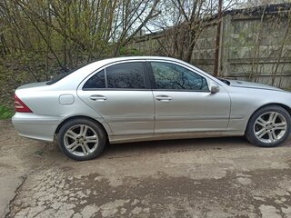 2001 Mercedes-Benz C-Класс 320 II (W203), серебристый, 520000 рублей, вид 2