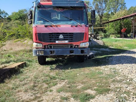 2006 Sinotruk Howo ZZ3327, красный, 650000 рублей, вид 1