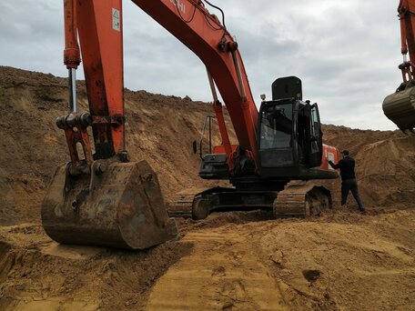 2012 Hitachi ZX330, красный, 5500000 рублей, вид 1