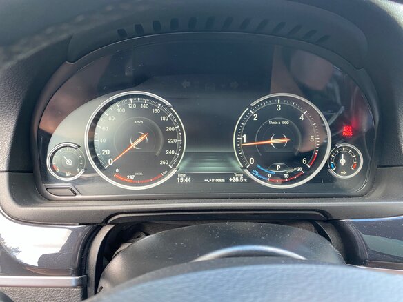 2015 BMW 5 серии 525d xDrive VI (F10/F11/F07) Рестайлинг, белый, 2500000 рублей - вид 8