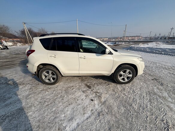 2010 Toyota RAV4 III (XA30) Рестайлинг, белый, 1900000 рублей - вид 3
