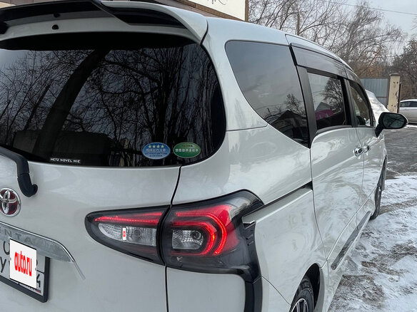 2018 Toyota Sienta II, белый, 1700000 рублей - вид 5