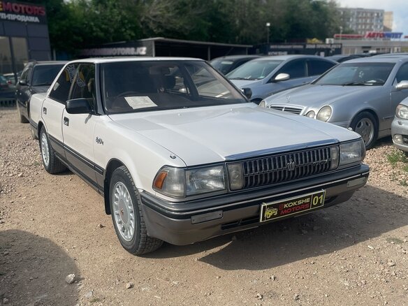 1988 Toyota Crown VIII (S130), серый, 700000 рублей - вид 26