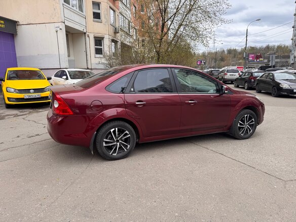 2009 Ford Focus II Рестайлинг, пурпурный, 440000 рублей - вид 3