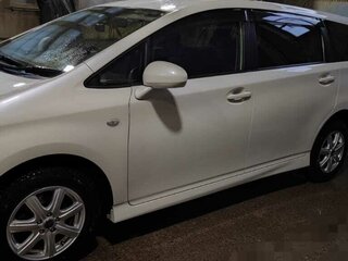 2011 Toyota Wish II, белый, 1345000 рублей, вид 3
