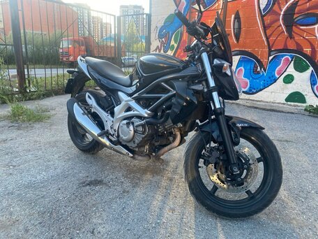 2010 Suzuki SFV 400 Gladius, чёрный, 370000 рублей, вид 2