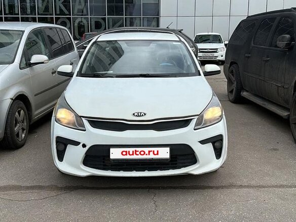 2018 Kia Rio IV, белый, 700000 рублей