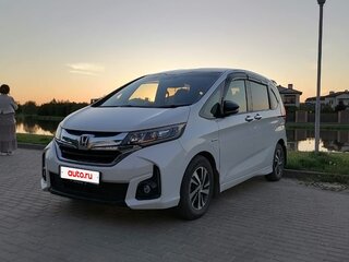 2017 Honda Freed+ II, белый, 1650000 рублей, вид 2