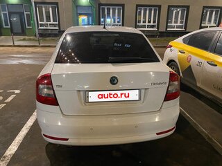 2012 Skoda Octavia II (A5) Рестайлинг, белый, 800000 рублей, вид 1
