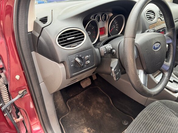 2009 Ford Focus II Рестайлинг, пурпурный, 440000 рублей - вид 11