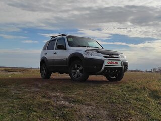 2016 Chevrolet Niva I Рестайлинг, белый, 850000 рублей, вид 1