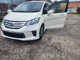 2011 Honda Freed I Рестайлинг, белый, 1380000 рублей, вид 3