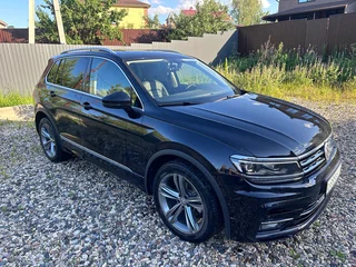 2018 Volkswagen Tiguan II, чёрный, 3000000 рублей, вид 1