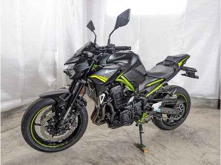2021 Kawasaki Z 900, чёрный, 1078000 рублей, вид 4
