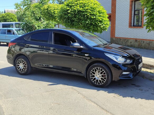 2018 Hyundai Solaris II, чёрный, 1500000 рублей - вид 8