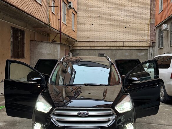 2018 Ford Kuga II Рестайлинг, чёрный, 1500000 рублей - вид 1