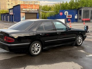 1998 Mercedes-Benz E-Класс 200 II (W210, S210), чёрный, 600000 рублей, вид 5