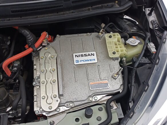 2016 Nissan Note e-Power II Рестайлинг, серый, 1250000 рублей - вид 18