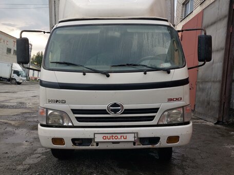 2010 Hino Series 300 (Dutro), белый, 1750000 рублей, вид 1