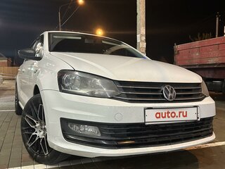 2017 Volkswagen Polo V Рестайлинг, белый, 680000 рублей, вид 3