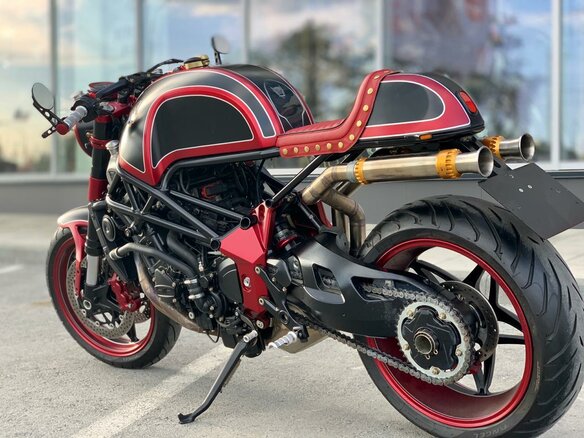 2011 MV Agusta Brutale 920, пурпурный - вид 6