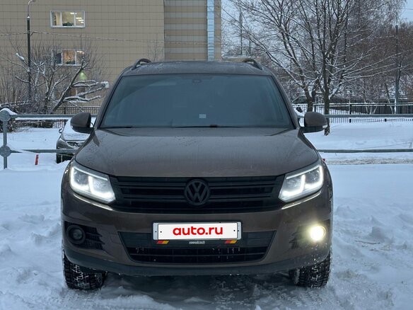 2015 Volkswagen Tiguan I Рестайлинг, коричневый, 1600000 рублей - вид 1
