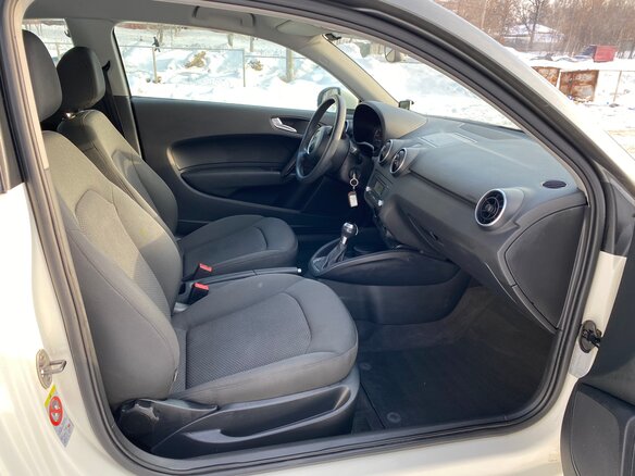 2010 Audi A1 I (8X), белый - вид 6