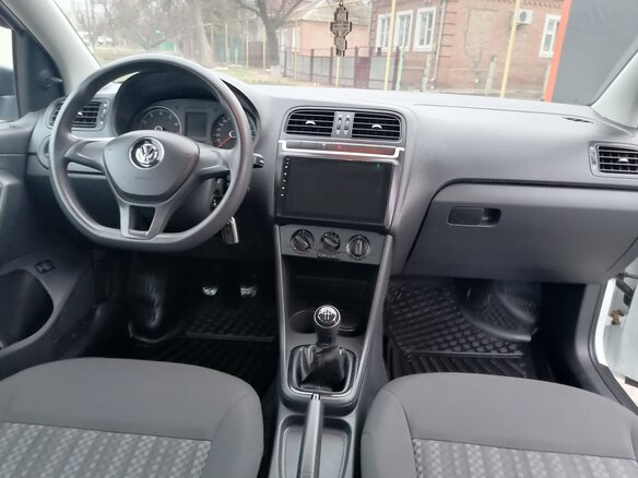 2017 Volkswagen Polo V Рестайлинг, белый, 1385000 рублей - вид 16