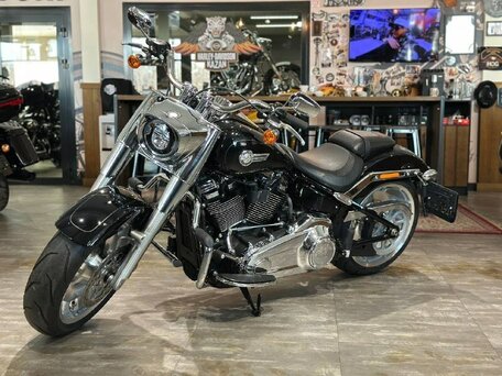 2023 Harley-Davidson Fat Boy, чёрный, 3600000 рублей, вид 1
