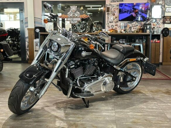 2023 Harley-Davidson Fat Boy, чёрный, 3300000 рублей