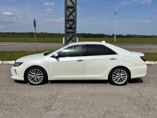 2015 Toyota Camry VII (XV50) Рестайлинг, белый, 1810000 рублей, вид 4