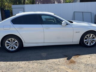 2013 BMW 5 серии 520d VI (F10/F11/F07), белый, 1600000 рублей, вид 3