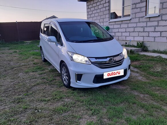 2014 Honda Freed I Рестайлинг 2, белый, 1450000 рублей - вид 3