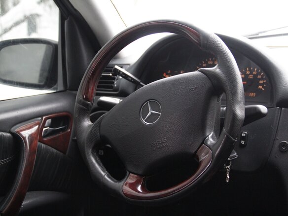 2001 Mercedes-Benz M-Класс 430 I (W163), чёрный - вид 7