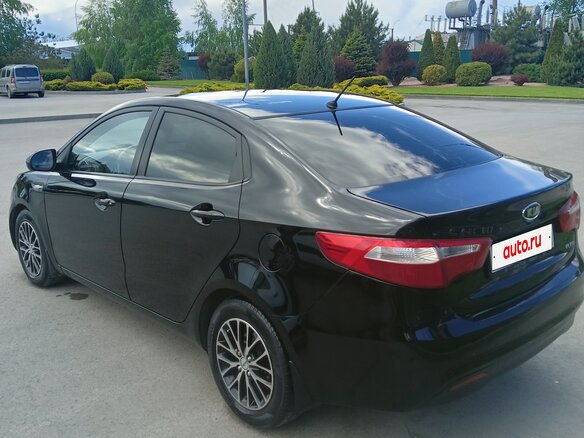 2012 Kia Rio 5-speed III, чёрный, 900000 рублей - вид 6