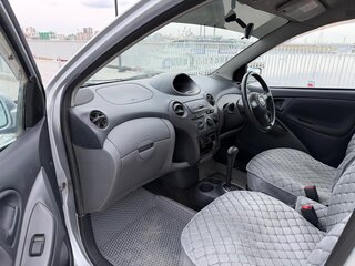 2002 Toyota Vitz I (P10), серый, 350000 рублей, вид 3