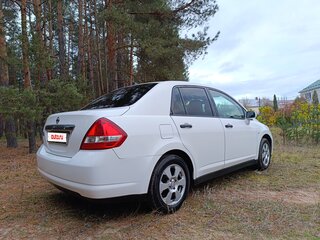 2010 Nissan Tiida I Рестайлинг, белый, 825000 рублей, вид 5