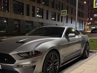 2022 Ford Mustang VI Рестайлинг, серебристый, 2550000 рублей, вид 3