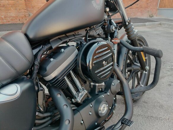 2020 Harley-Davidson Sportster 883, чёрный, 850000 рублей - вид 2