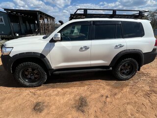 2020 Toyota Land Cruiser 200 Series Рестайлинг 2, белый, 6500000 рублей, вид 5