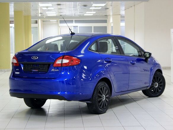 2013 Ford Fiesta Mk6 Рестайлинг, синий - вид 1