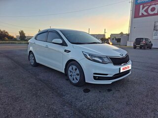 2016 Kia Rio III Рестайлинг, белый, 890000 рублей, вид 3
