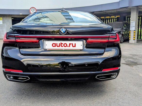 2019 BMW 7 серии 750i xDrive VI (G11/G12) Рестайлинг, чёрный, 6400000 рублей - вид 4